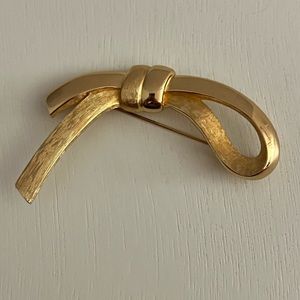 Vintage Authentic Christian Dior Gold Bow Ribbon Pin Brooch